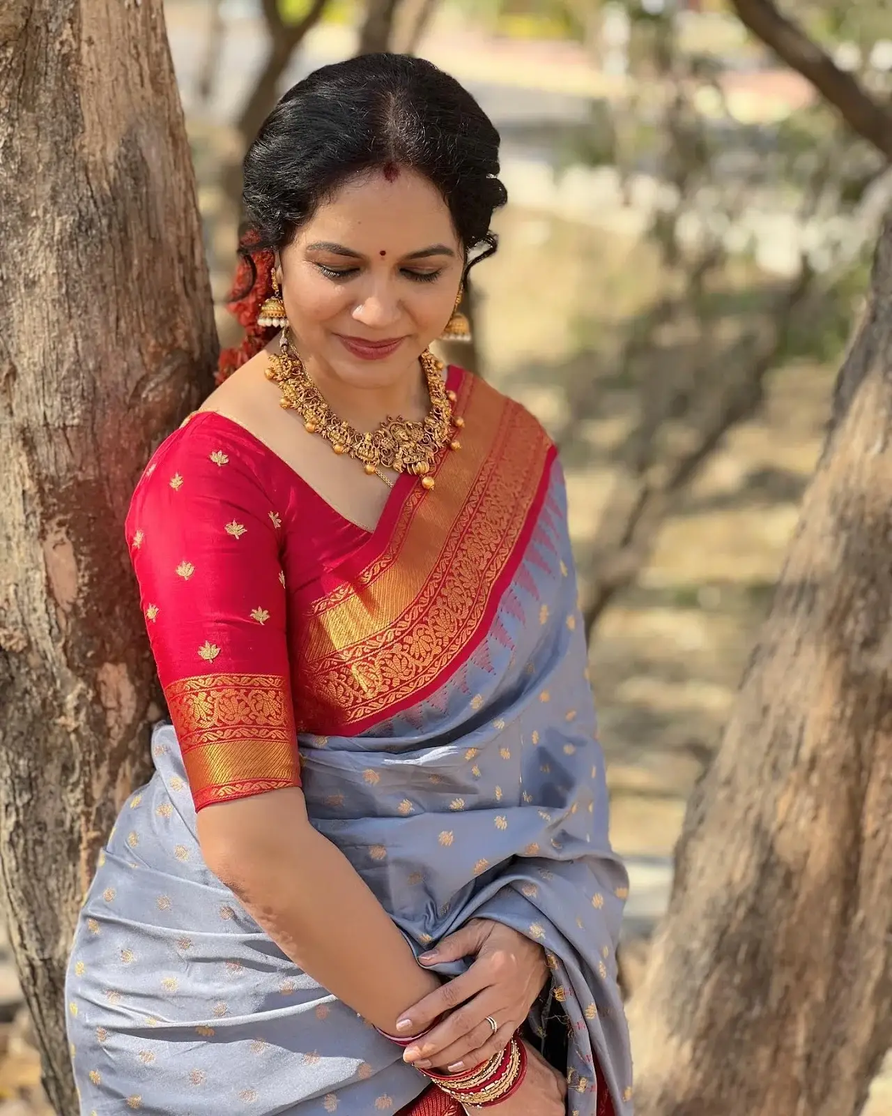 Indian Movie Singer Sunitha Photoshoot in Blue Saree